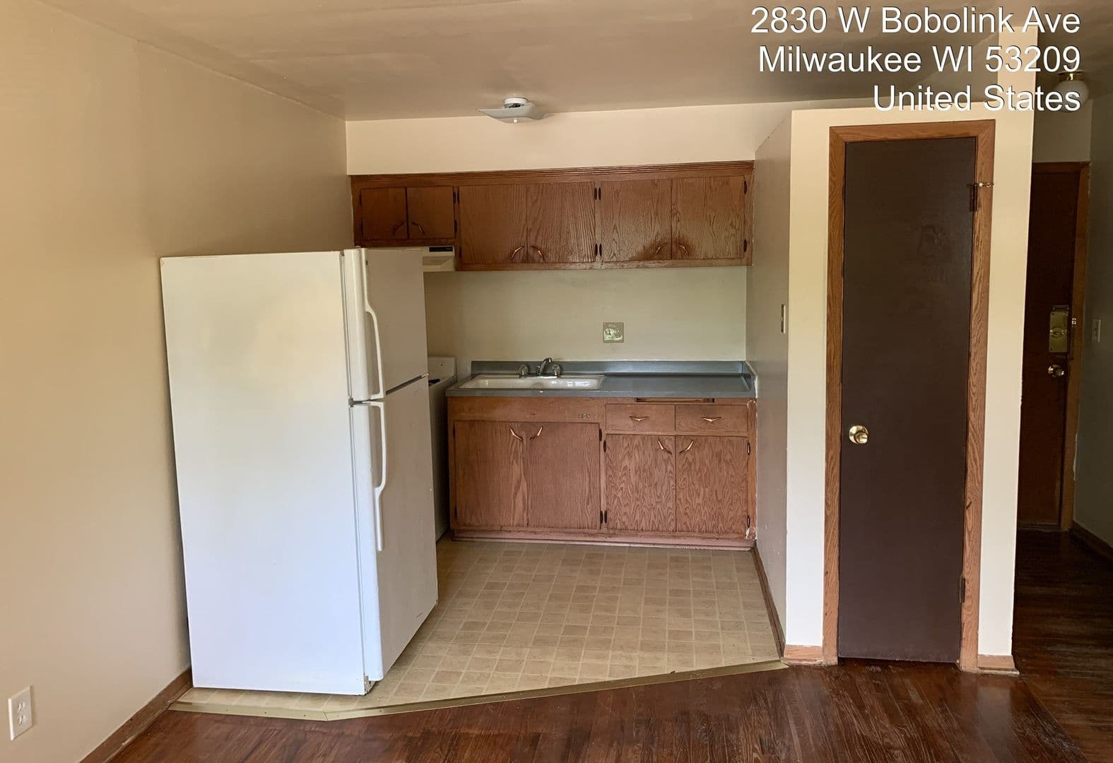 Milwaukee Apartment: 2830 W. Bobolink Ave.