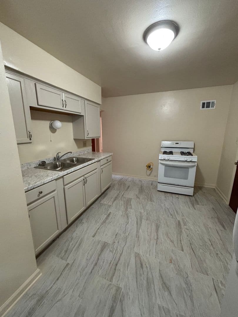 Milwaukee Apartment: 3606 N Sherman Blvd