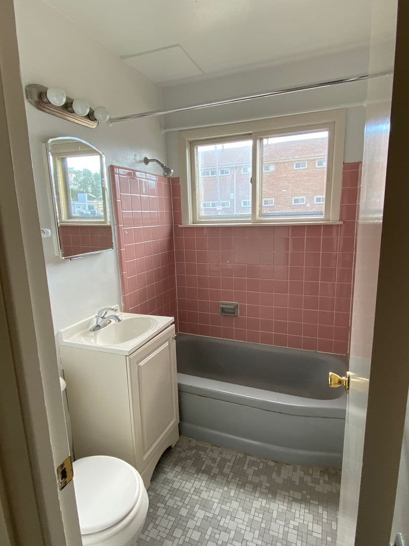 Milwaukee Apartment: 3722 N. 76th Street
