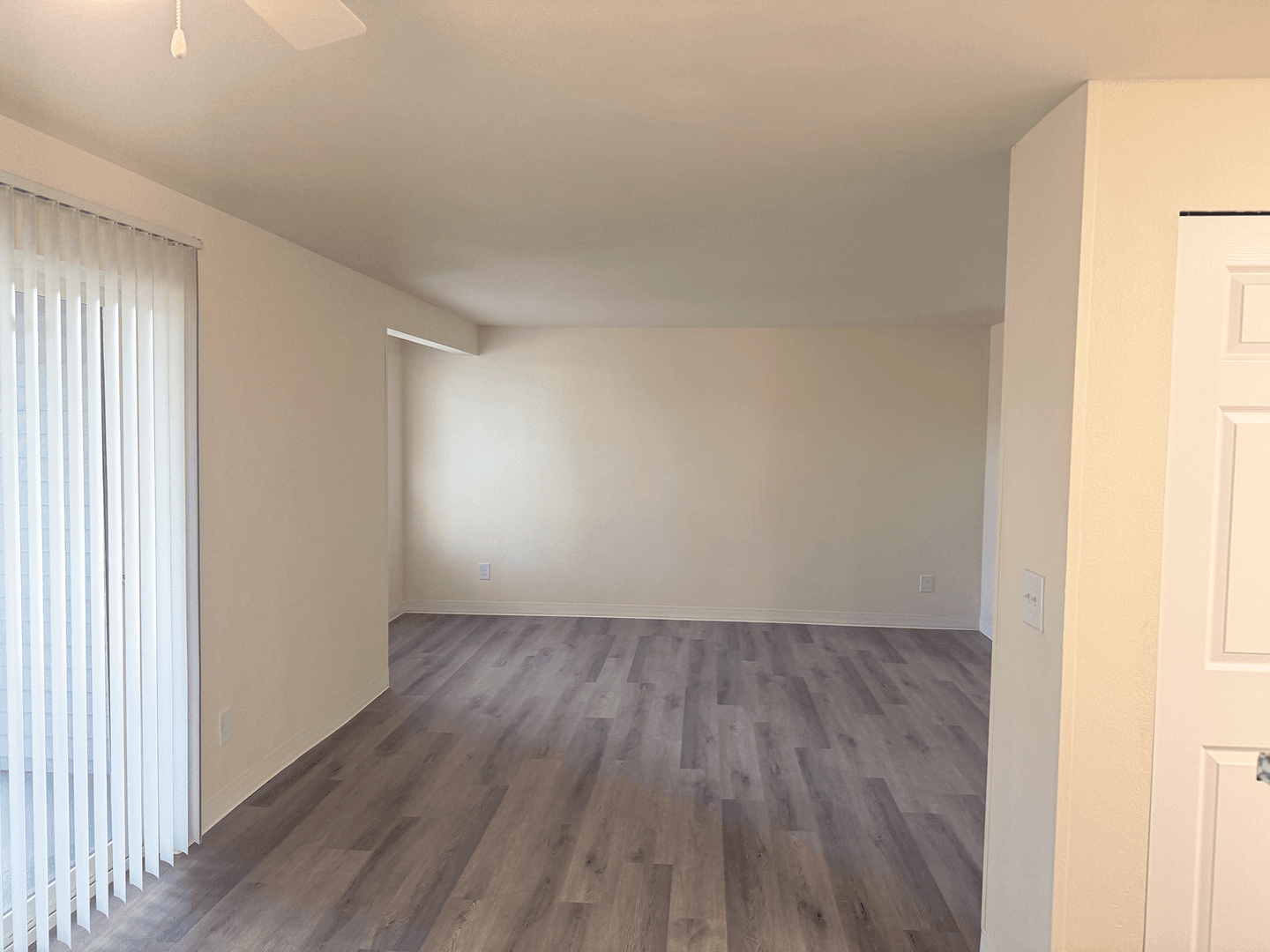Burien Apartment: 327 S 177th Pl