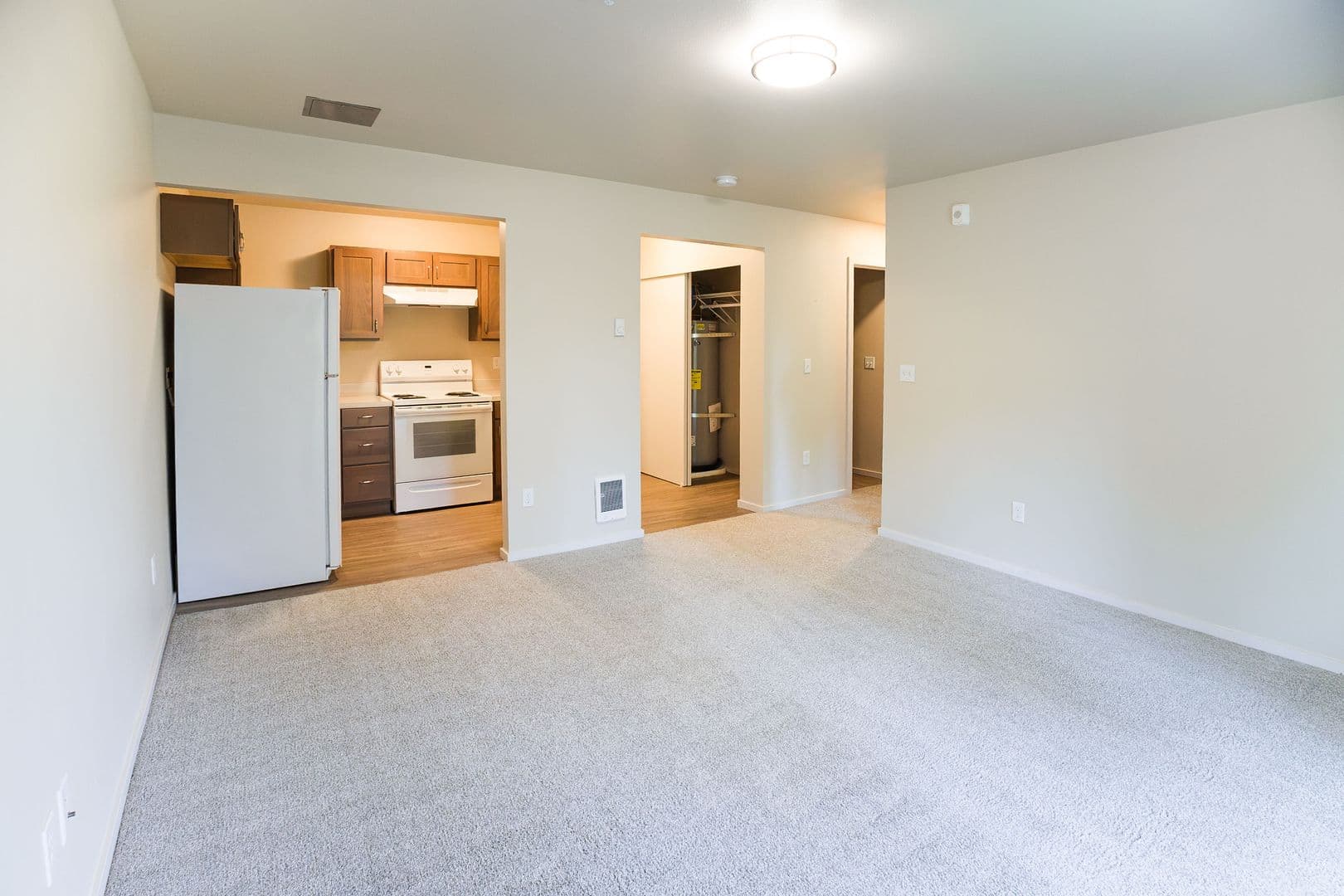 Kent Apartment: 4821 S. Kent Des Moines Rd