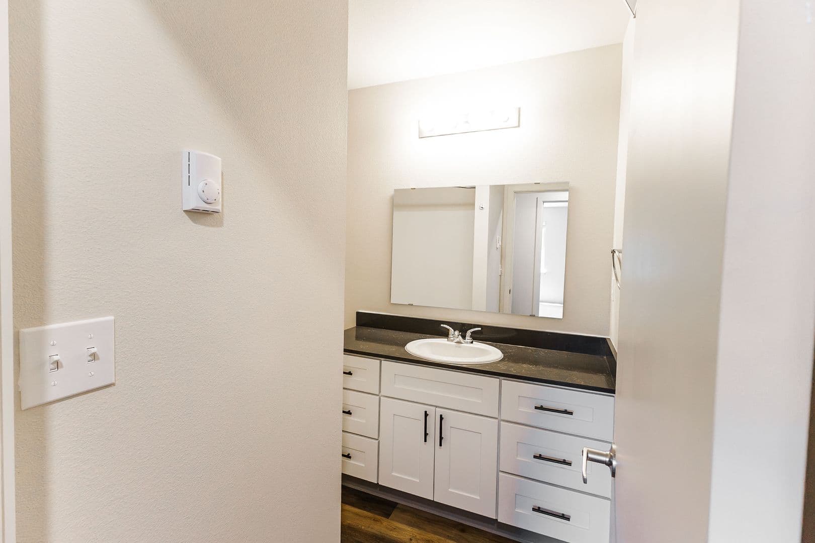 Kent Apartment: 4821 S. Kent Des Moines Rd