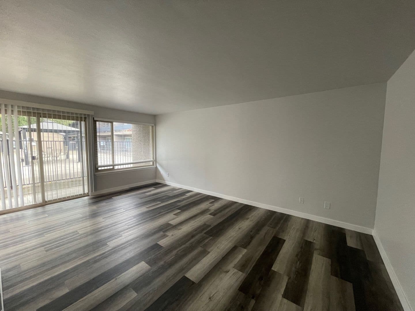 Burien Apartment: 143 S 152nd St