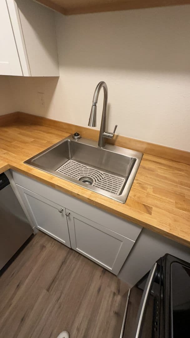 Bellingham Apartment: 621 32nd St