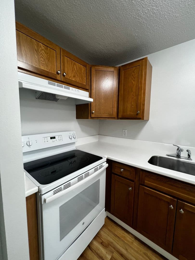 Burien Apartment: 872 SW 135th St