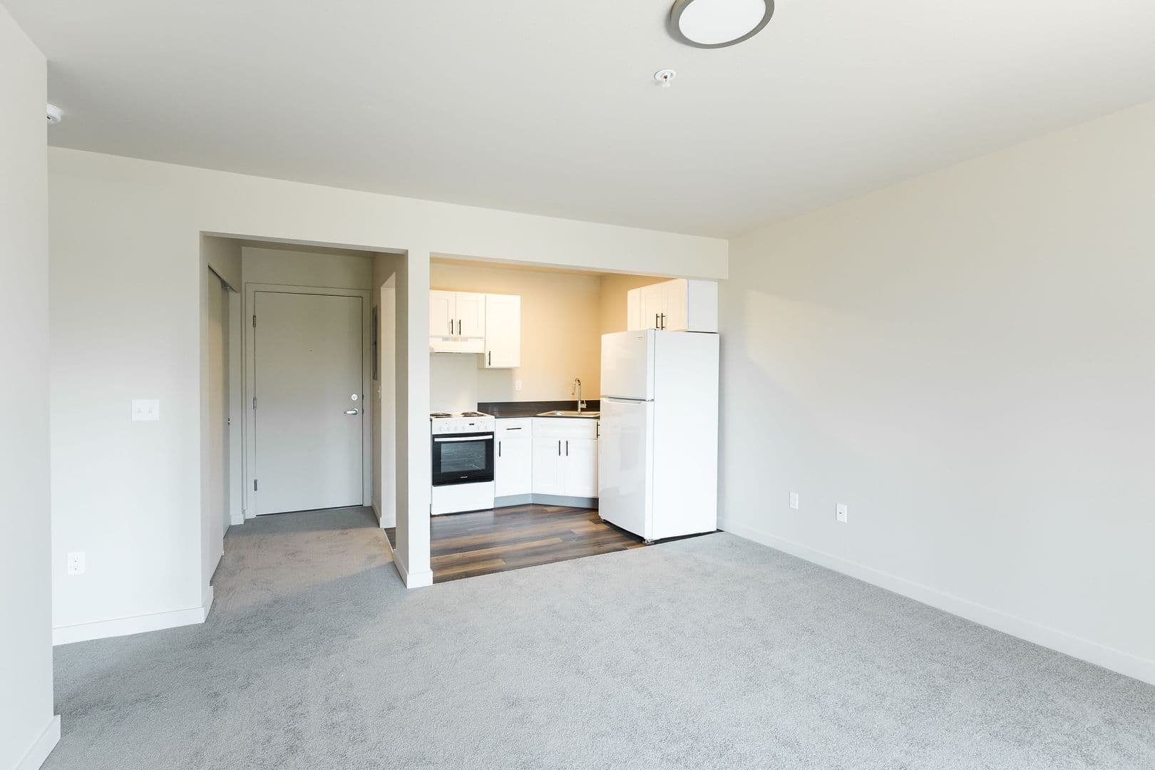 Kent Apartment: 4821 S. Kent Des Moines Rd