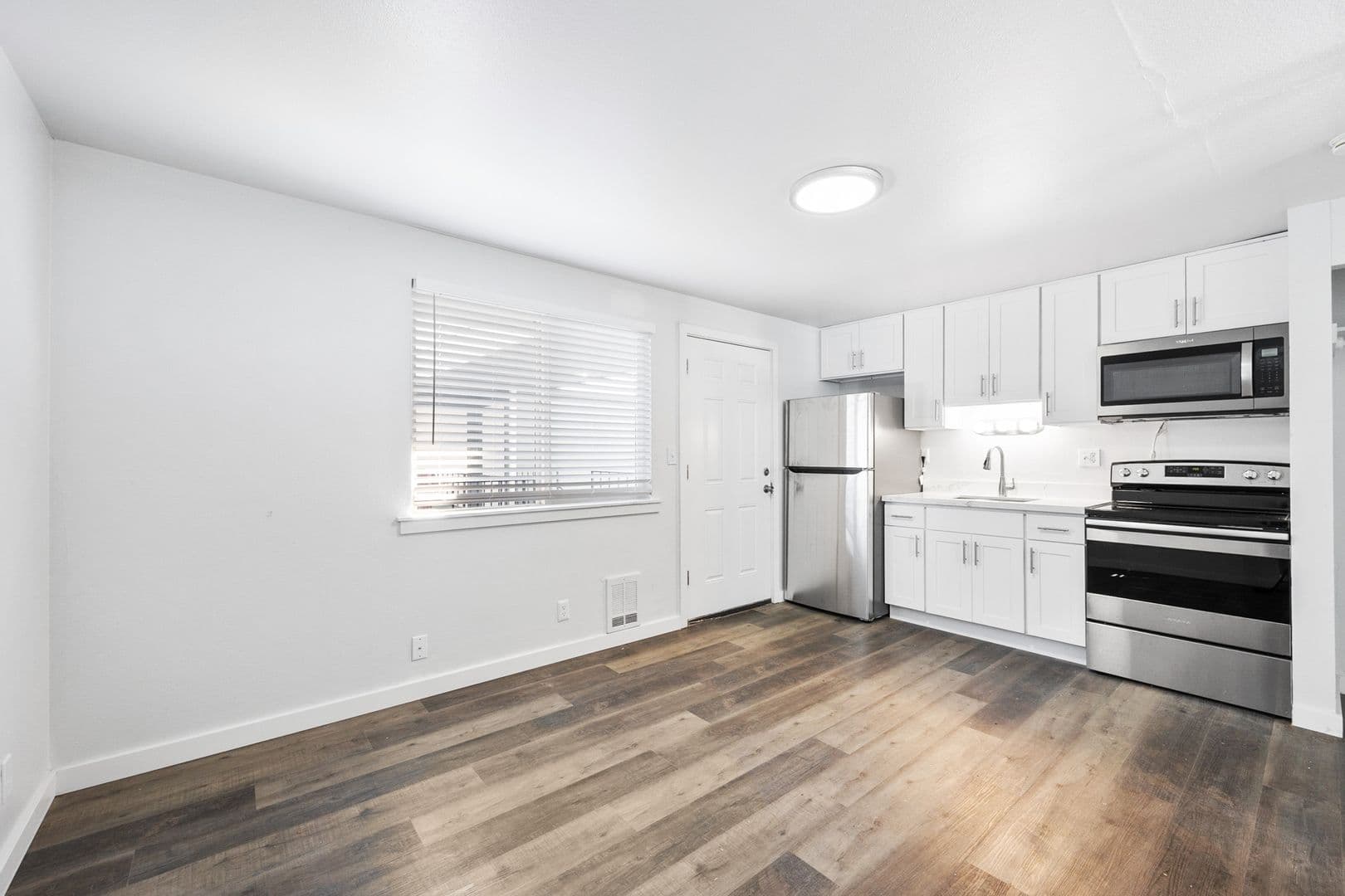 Seattle Apartment: 9252 17th Ave SW