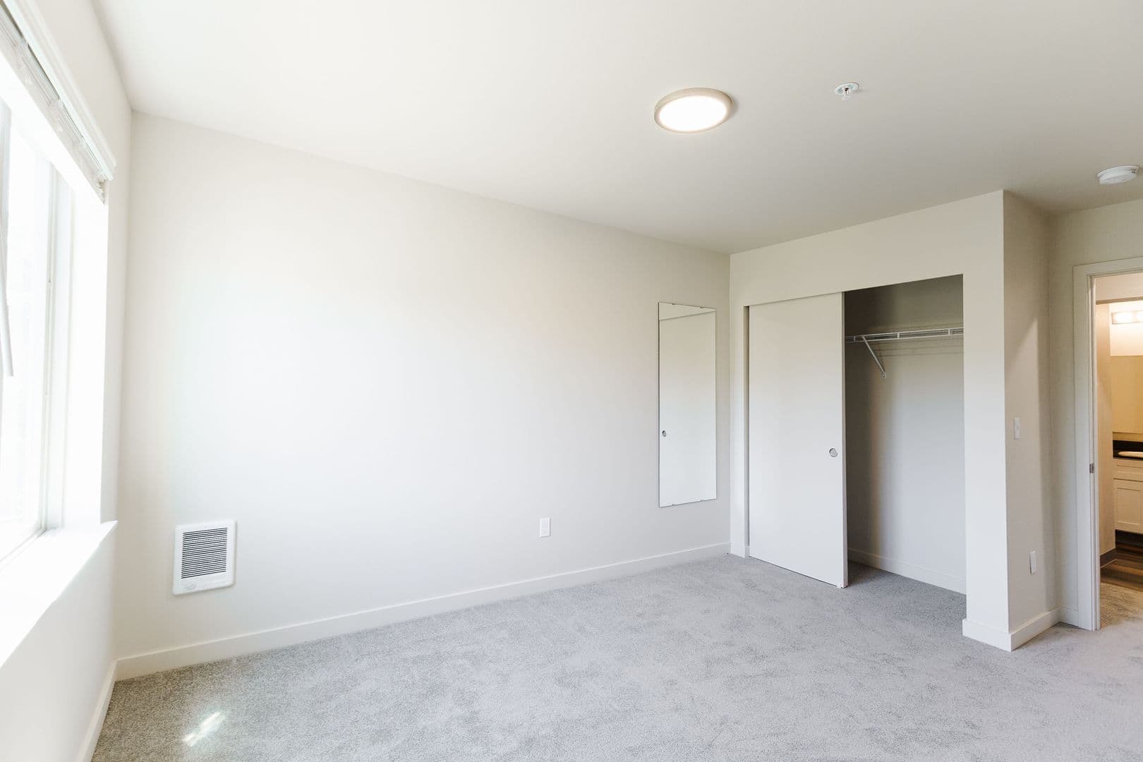 Kent Apartment: 4821 S. Kent Des Moines Rd