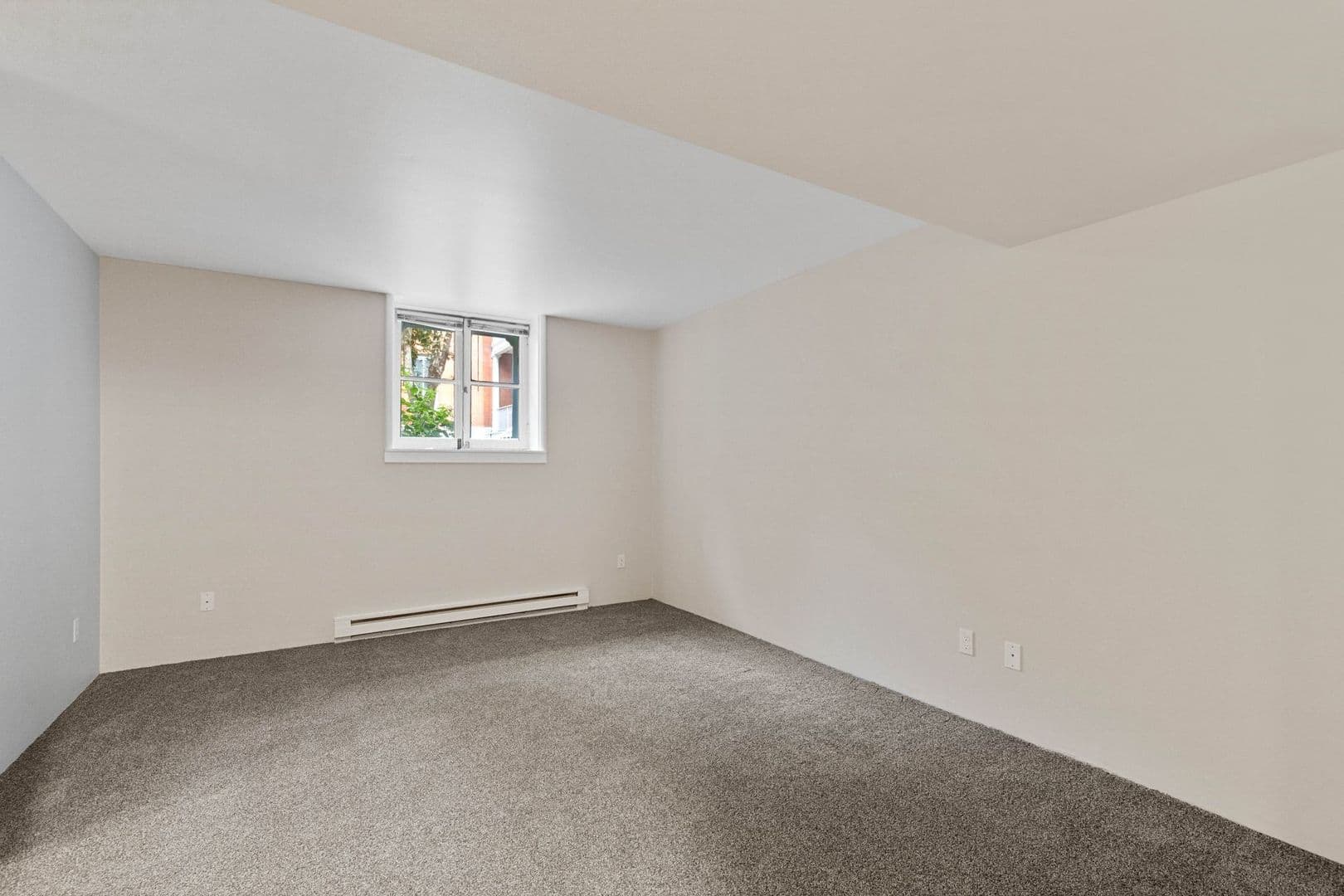 Spokane Apartment: 3915 W Randolph Road