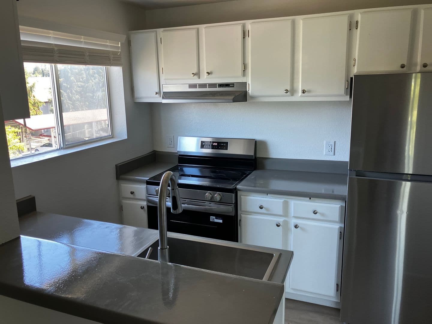 Burien Apartment: 327 S 177th Pl
