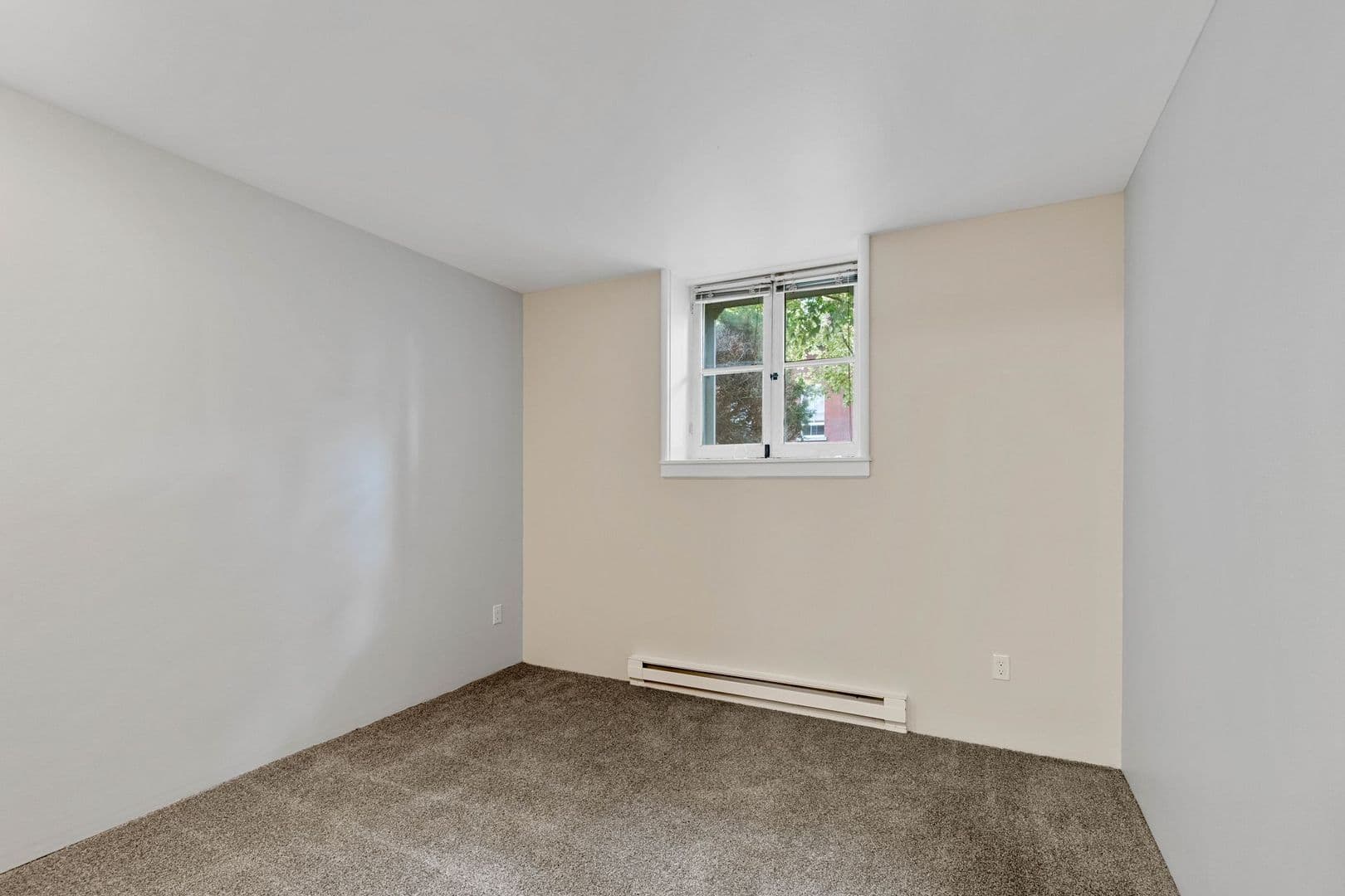 Spokane Apartment: 3915 W Randolph Road