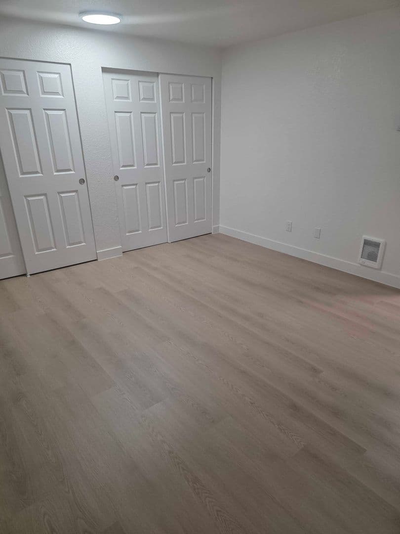 Burien Apartment: 327 S 177th Pl