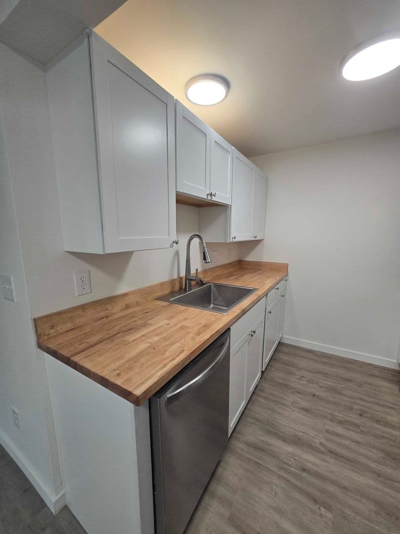 Bellingham Apartment: 258 E Bakerview Rd