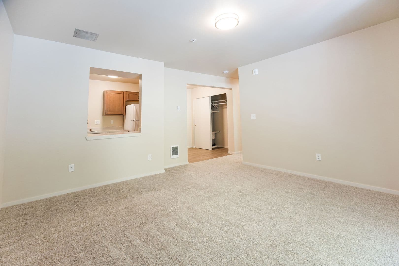 Kent Apartment: 4821 S. Kent Des Moines Rd