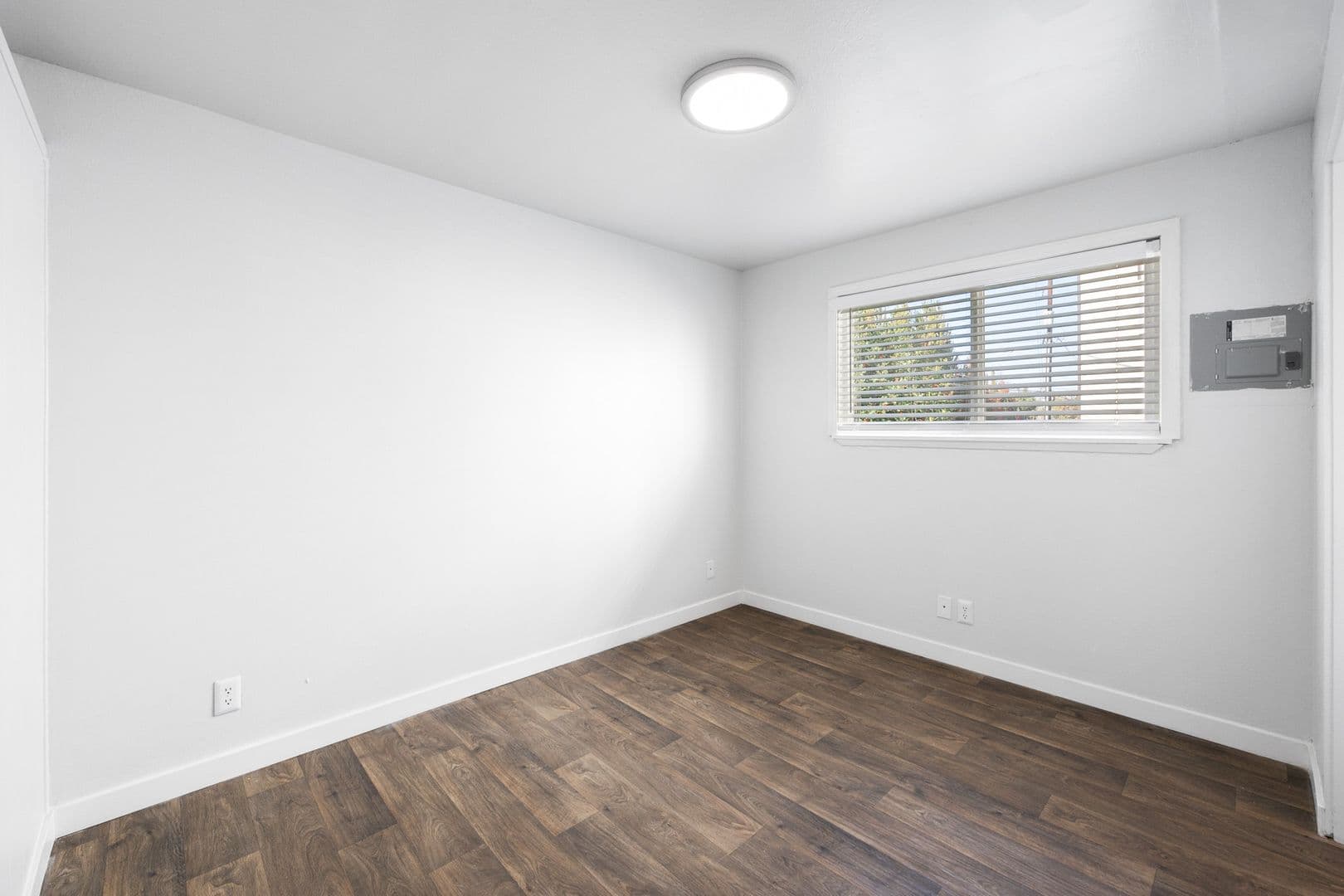Seattle Apartment: 9252 17th Ave SW