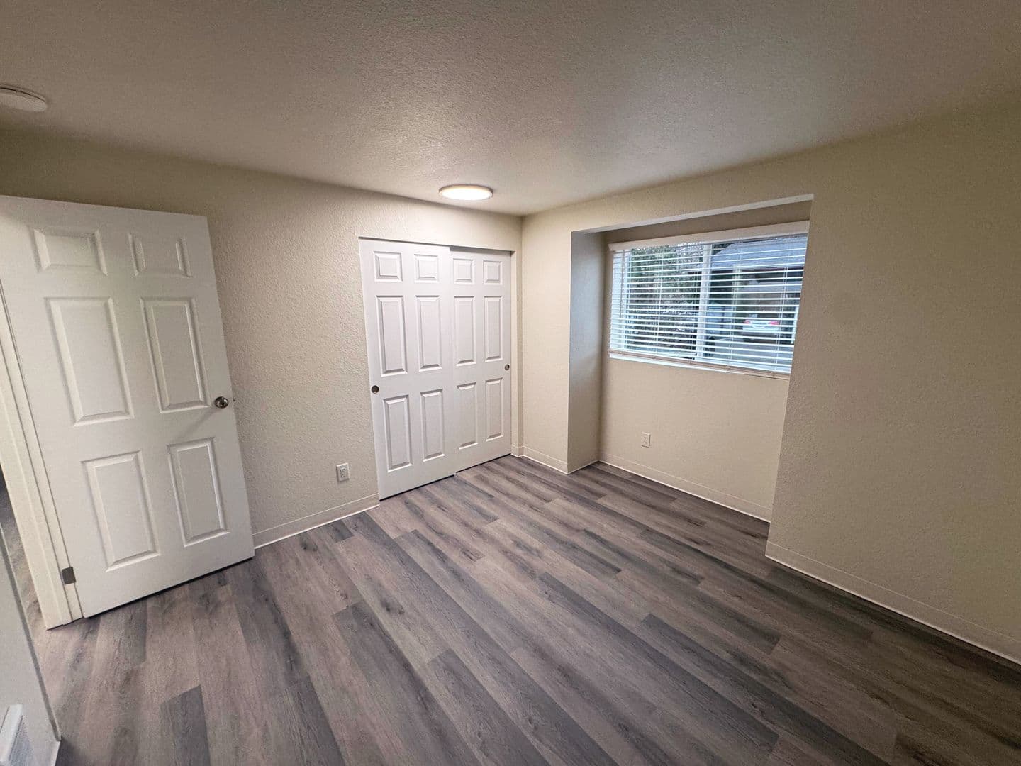 Burien Apartment: 327 S 177th Pl