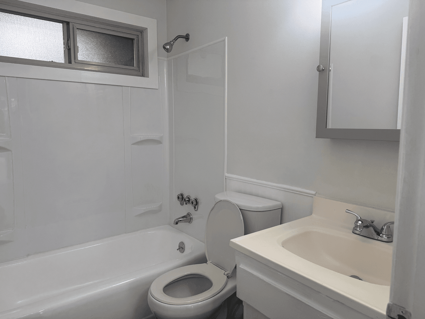 Burien Apartment: 143 S 152nd St