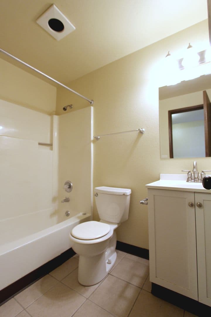 Burien Apartment: 15411 4th Ave SW