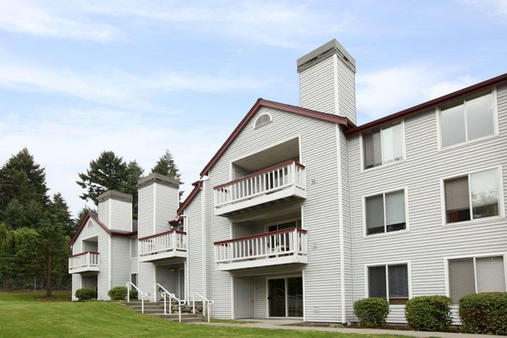 Burien Apartment: 327 S 177th Pl