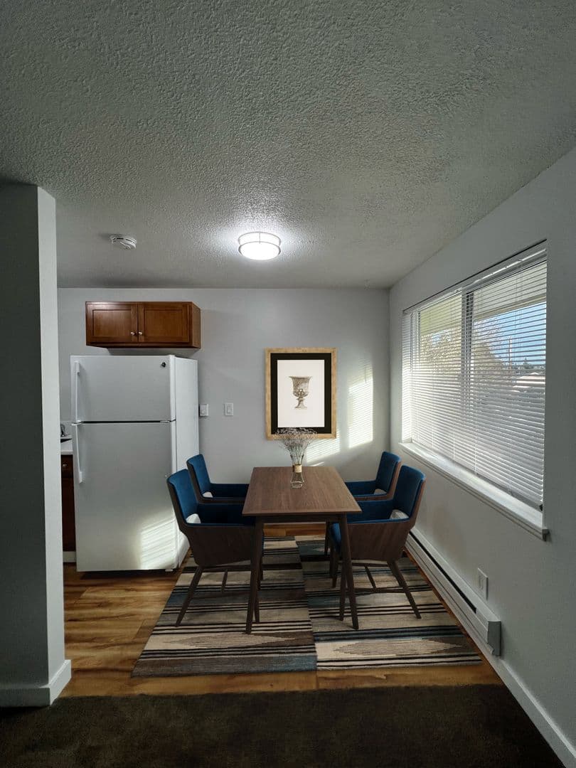 Burien Apartment: 872 SW 135th St