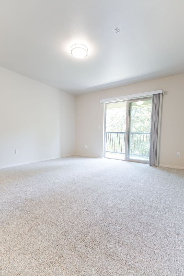 Kent Apartment: 4821 S. Kent Des Moines Rd