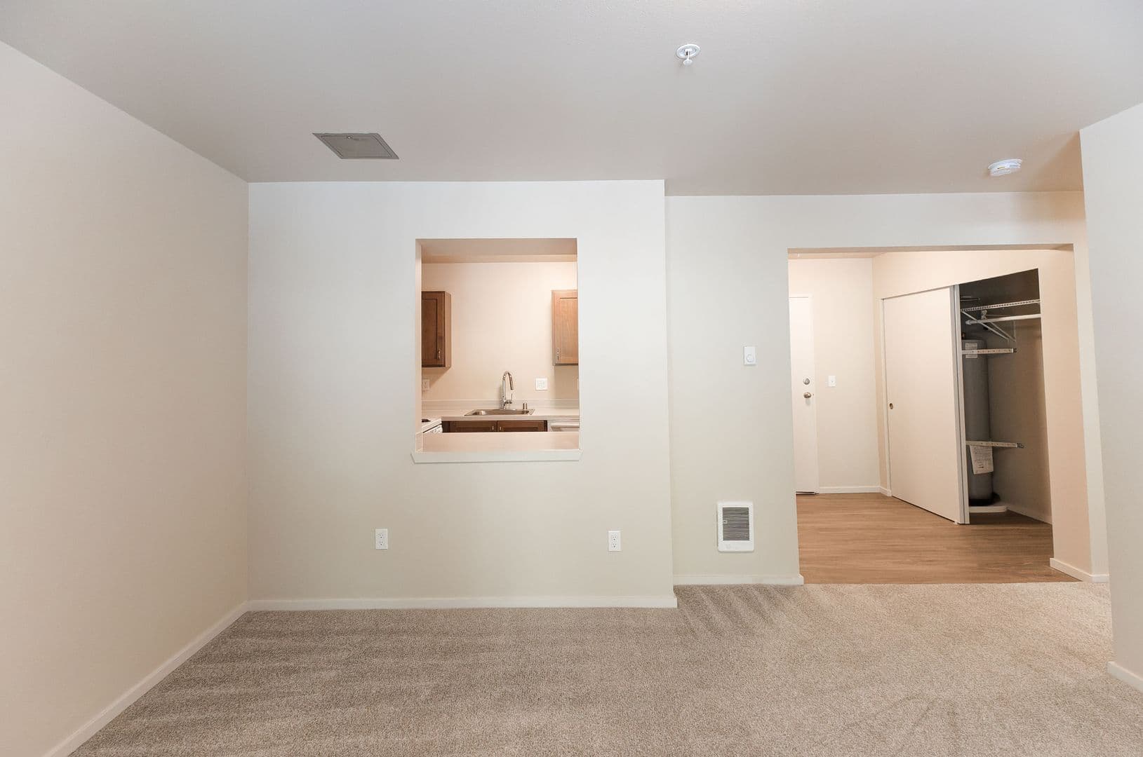 Kent Apartment: 4821 S. Kent Des Moines Rd