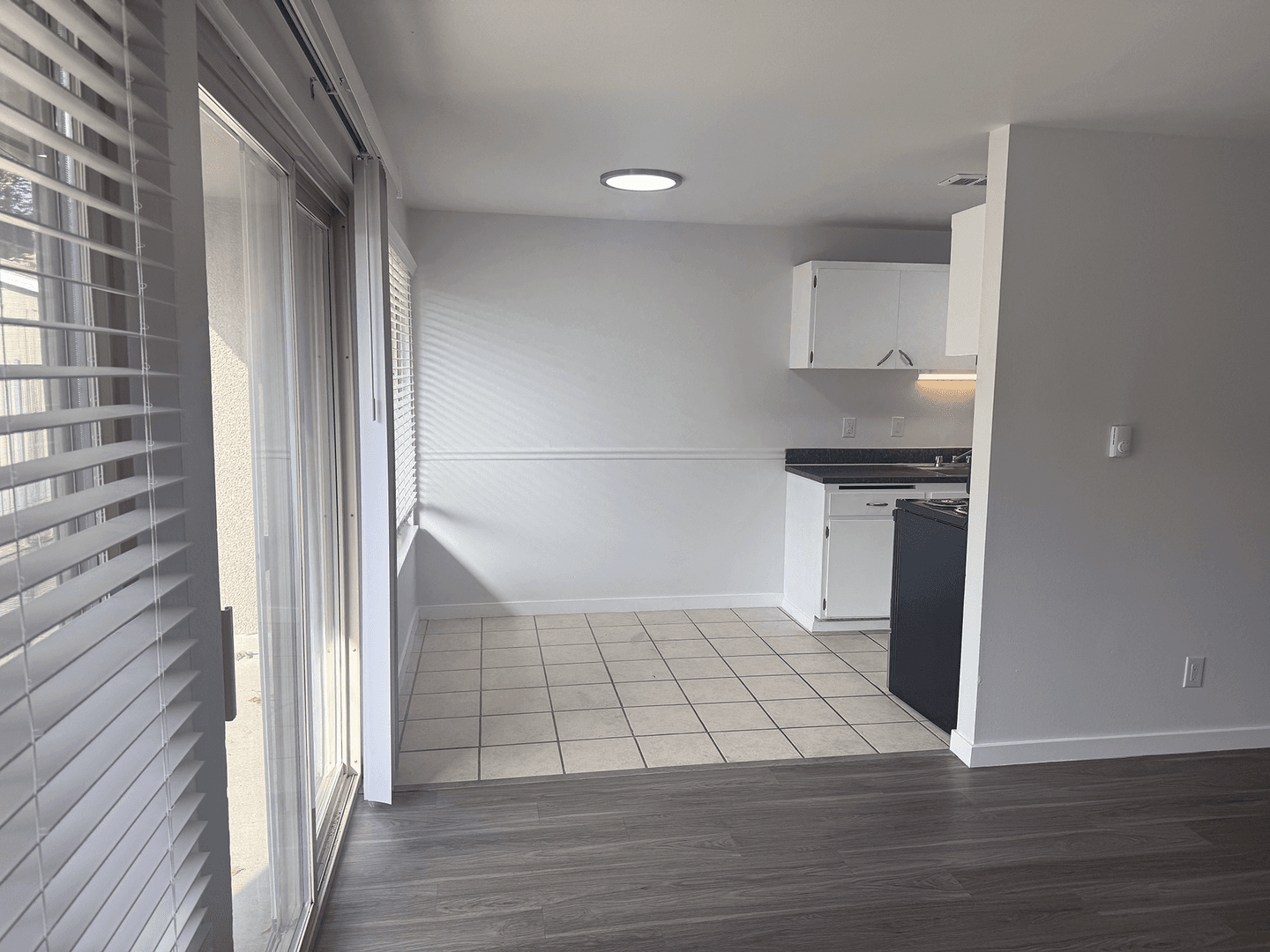 Burien Apartment: 143 S 152nd St
