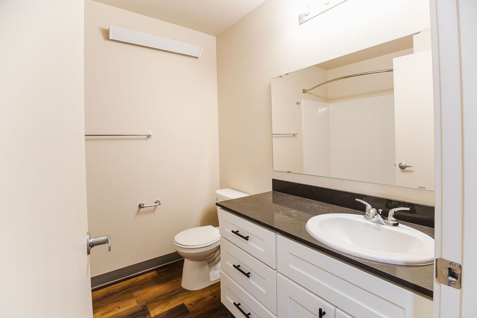 Kent Apartment: 4821 S. Kent Des Moines Rd
