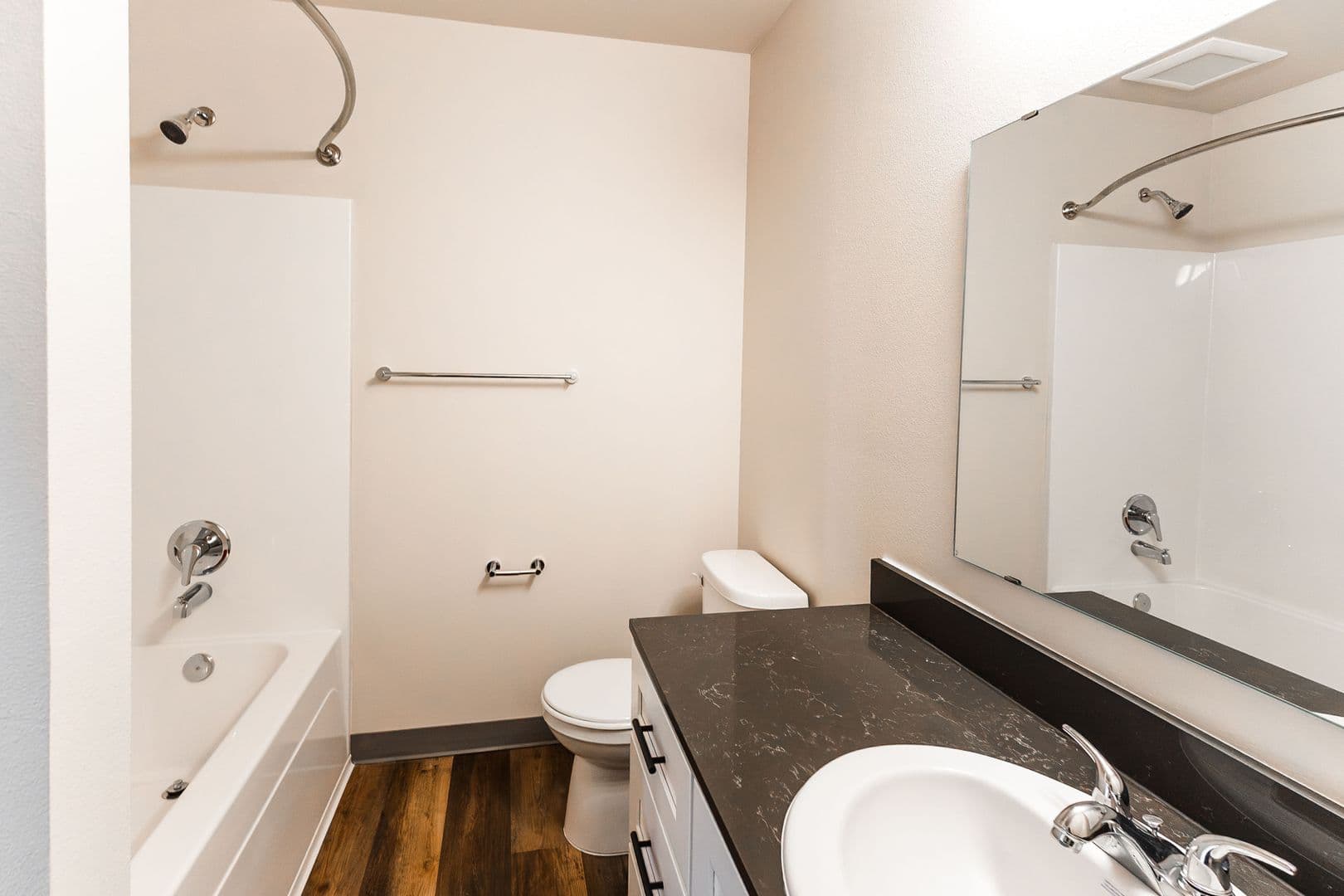 Kent Apartment: 4821 S. Kent Des Moines Rd