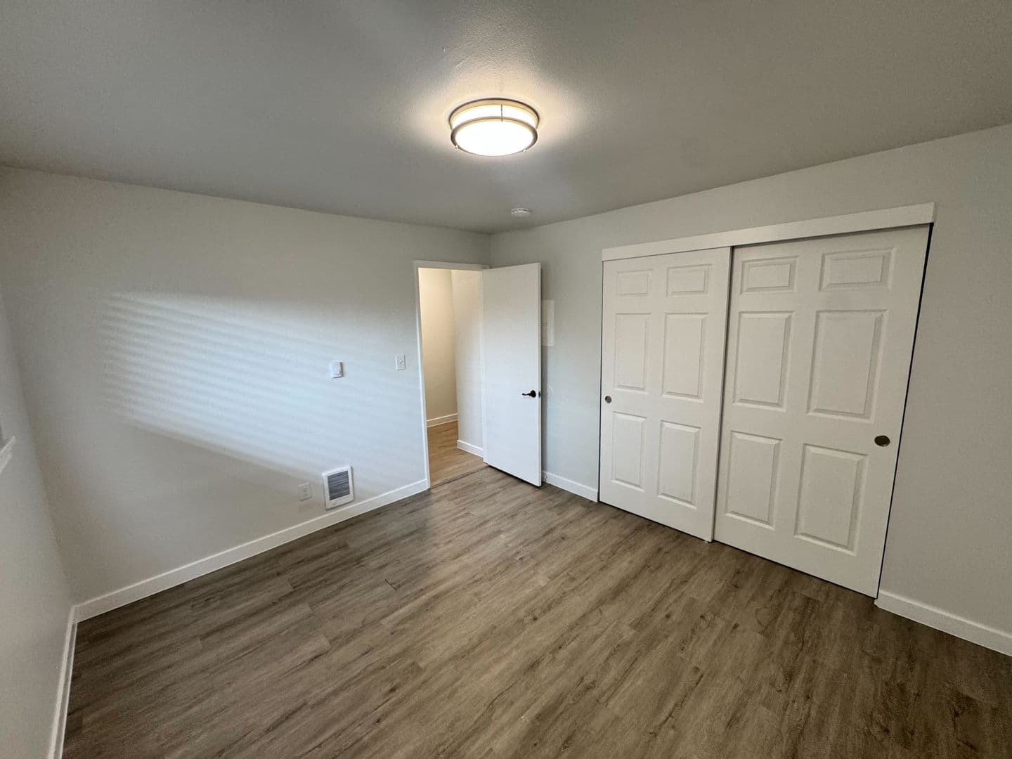 Burien Apartment: 143 S 152nd St