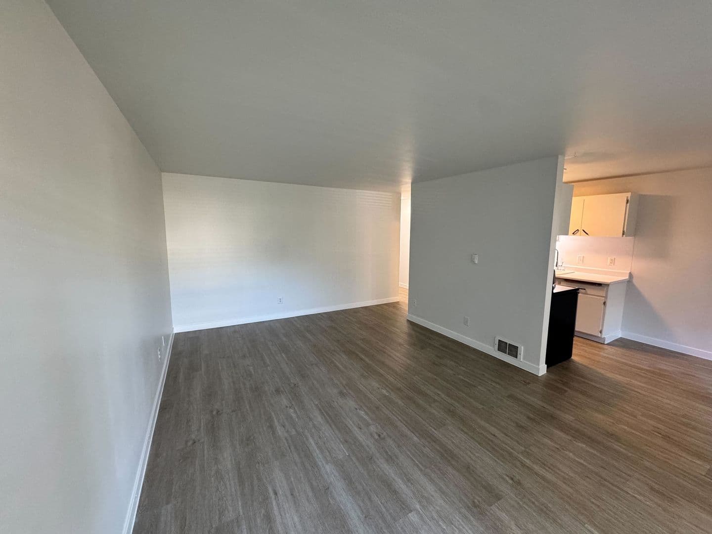 Burien Apartment: 143 S 152nd St