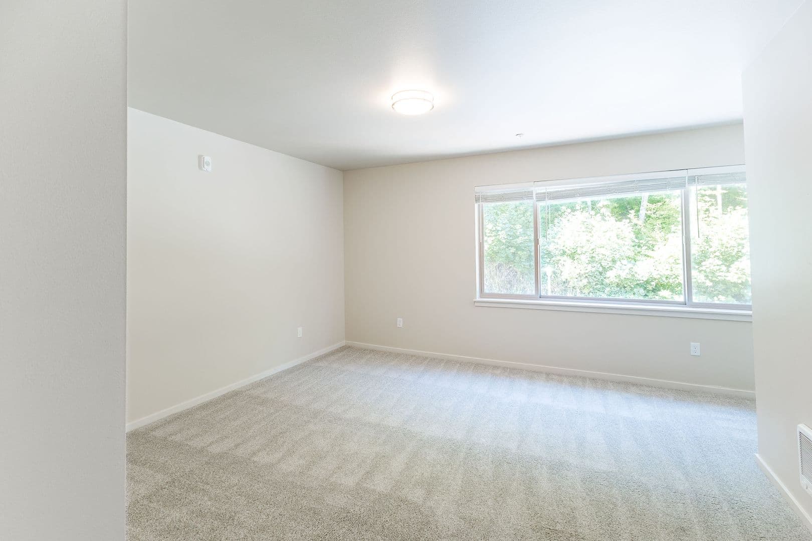 Kent Apartment: 4821 S. Kent Des Moines Rd