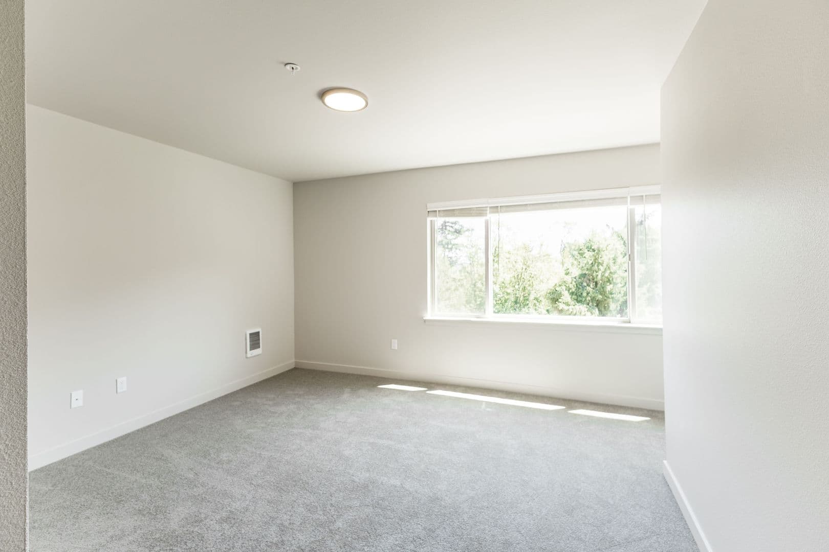 Kent Apartment: 4821 S. Kent Des Moines Rd