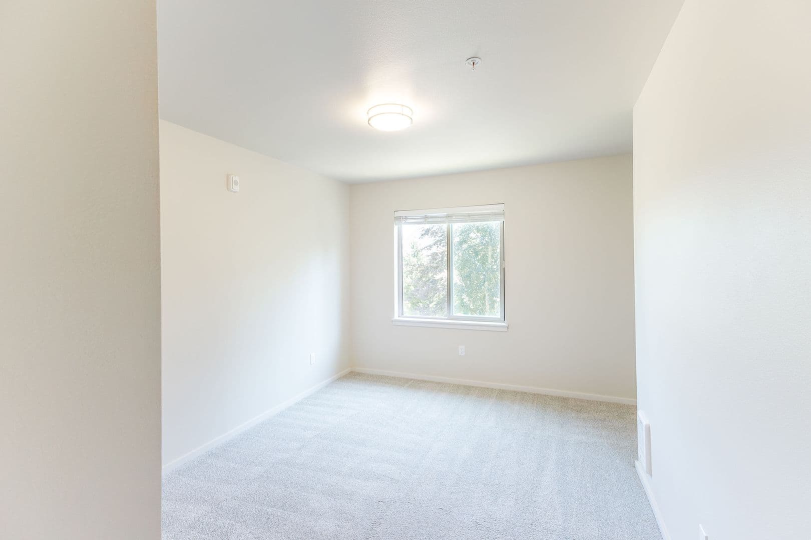 Kent Apartment: 4821 S. Kent Des Moines Rd