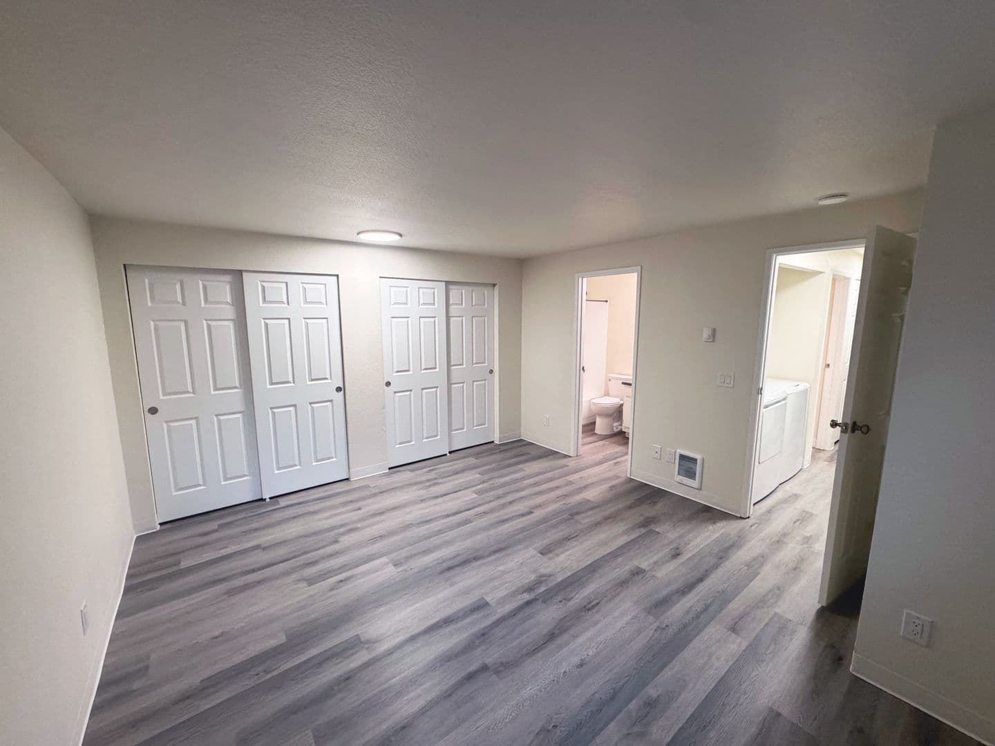 Burien Apartment: 327 S 177th Pl