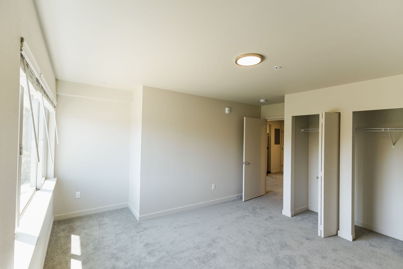 Kent Apartment: 4821 S. Kent Des Moines Rd