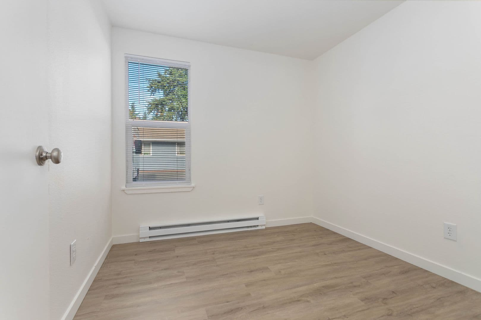 Bellingham Apartment: 2728 West Maplewood Ave