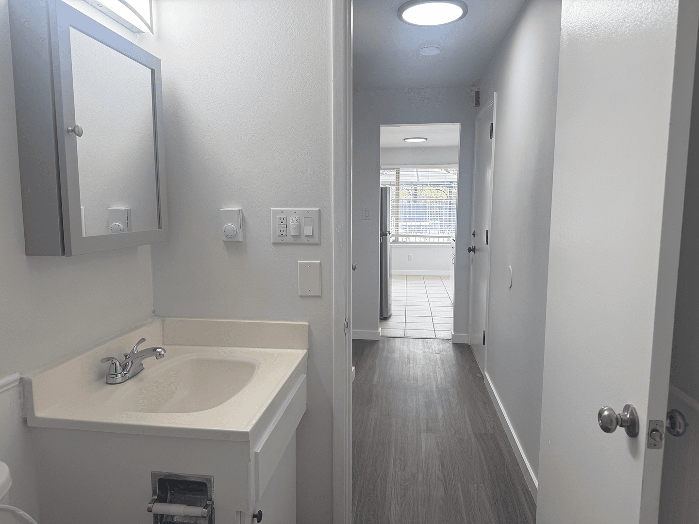 Burien Apartment: 143 S 152nd St
