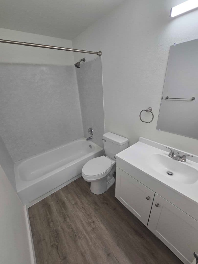 Bellingham Apartment: 258 E Bakerview Rd