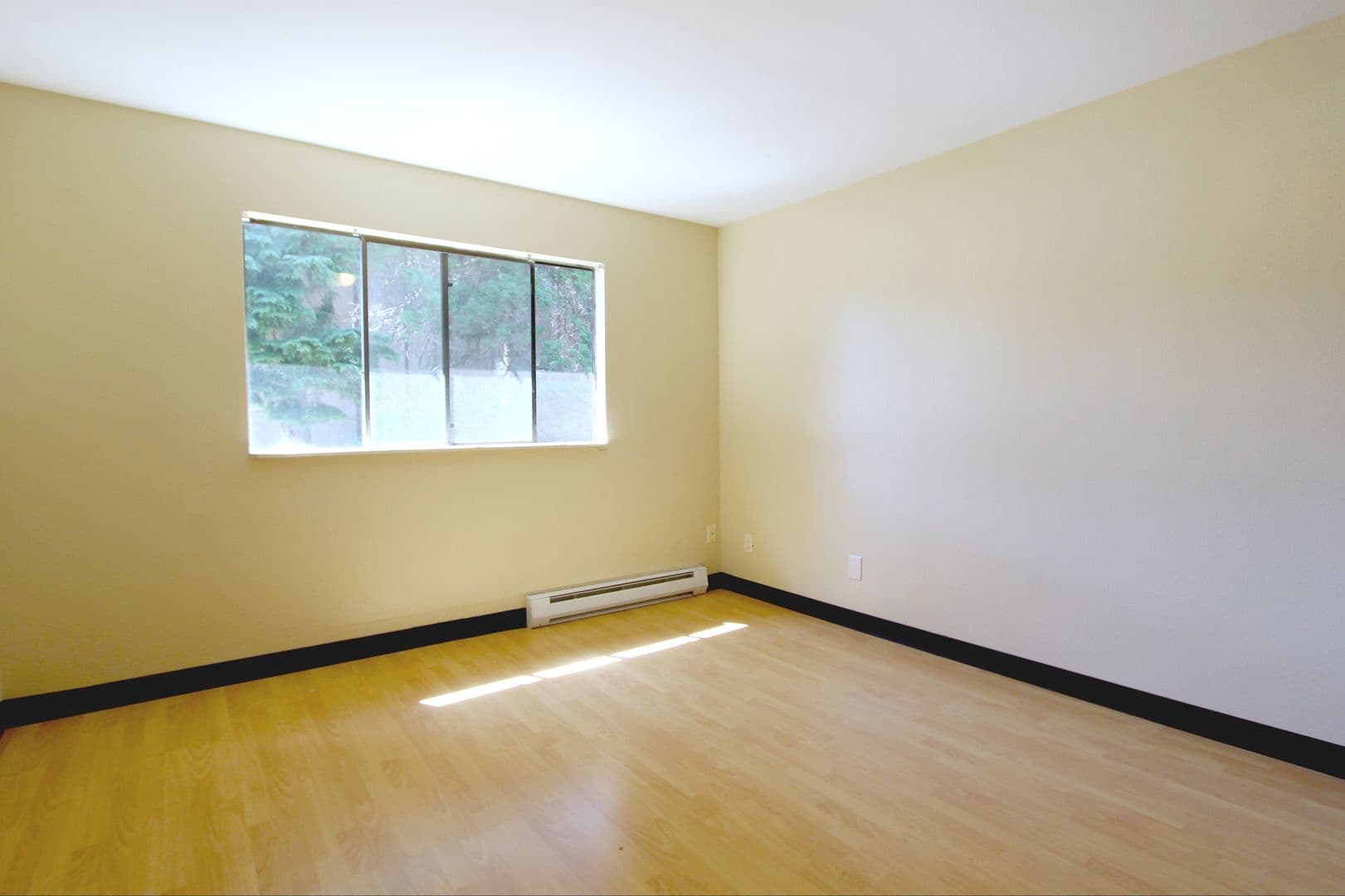 Burien Apartment: 15411 4th Ave SW