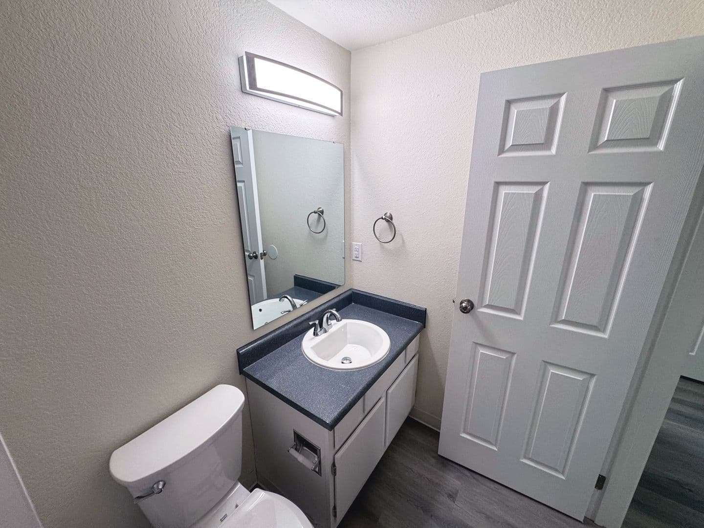 Burien Apartment: 327 S 177th Pl