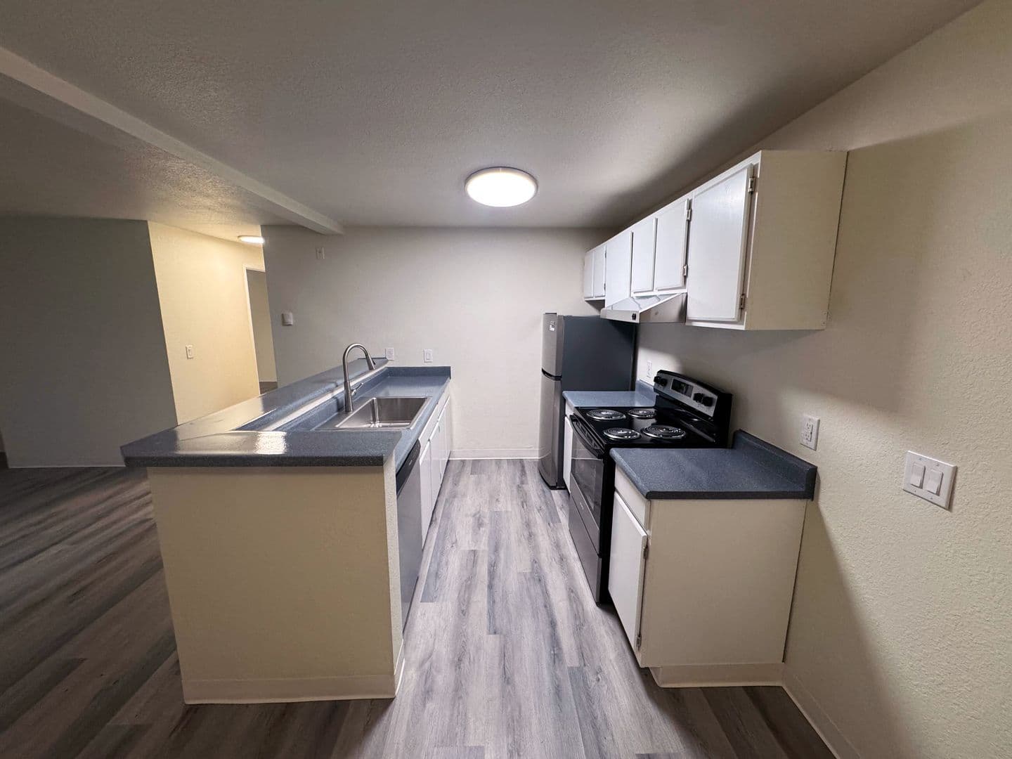 Burien Apartment: 327 S 177th Pl