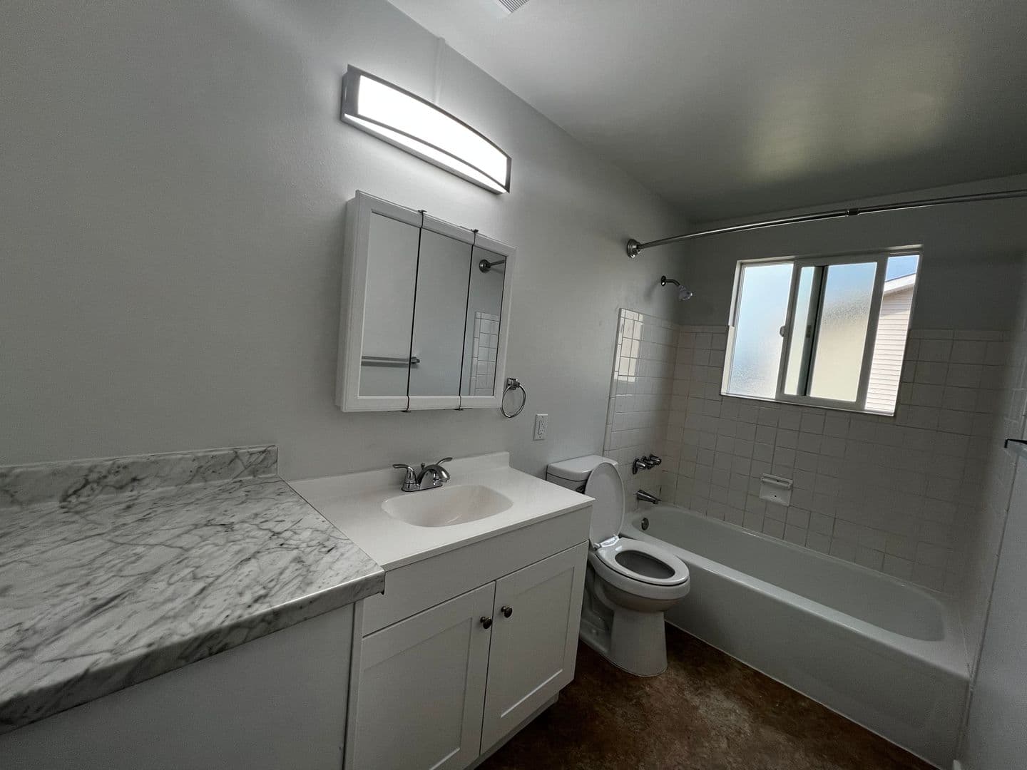 Burien Apartment: 872 SW 135th St