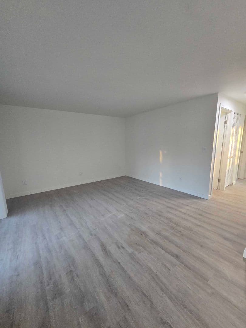 Bellingham Apartment: 258 E Bakerview Rd