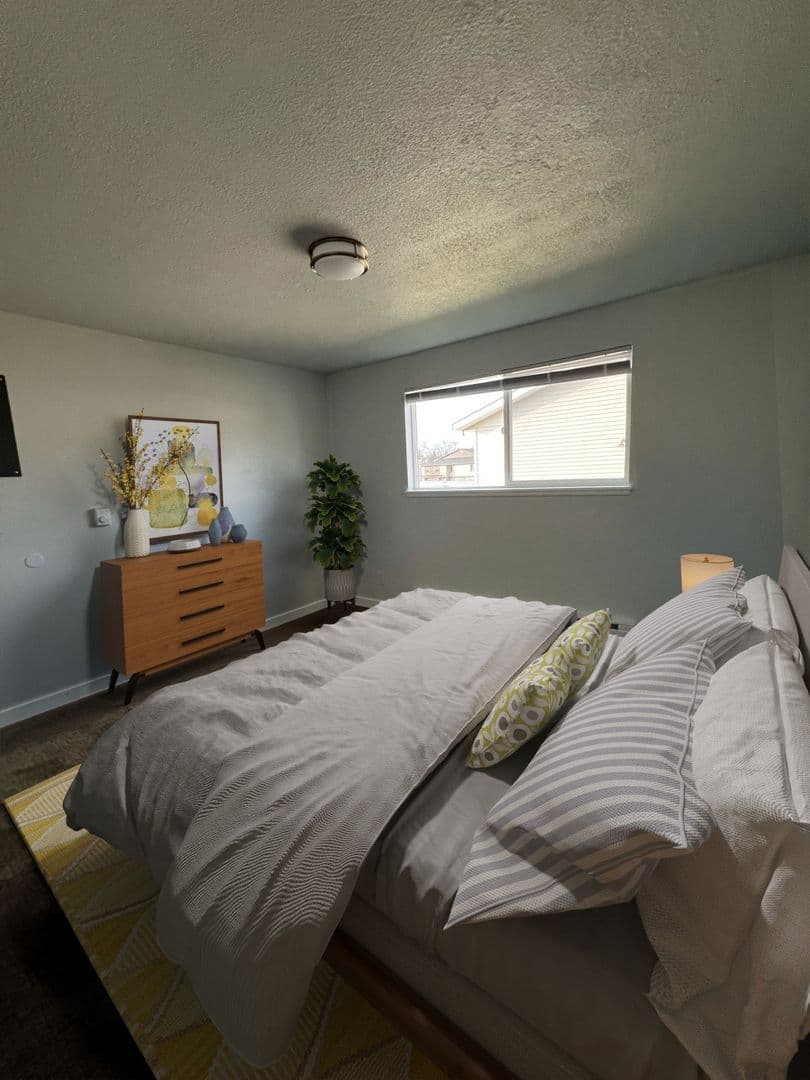 Burien Apartment: 872 SW 135th St