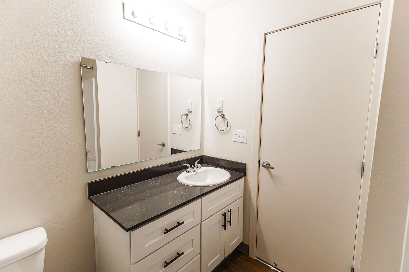 Kent Apartment: 4821 S. Kent Des Moines Rd