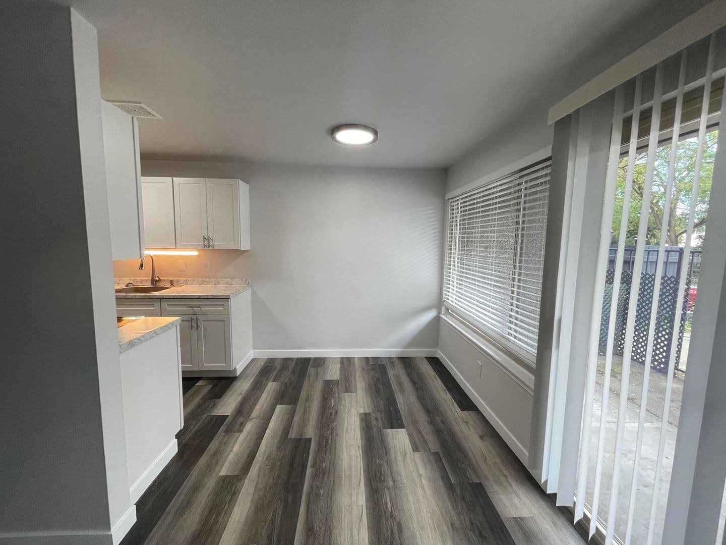 Burien Apartment: 143 S 152nd St