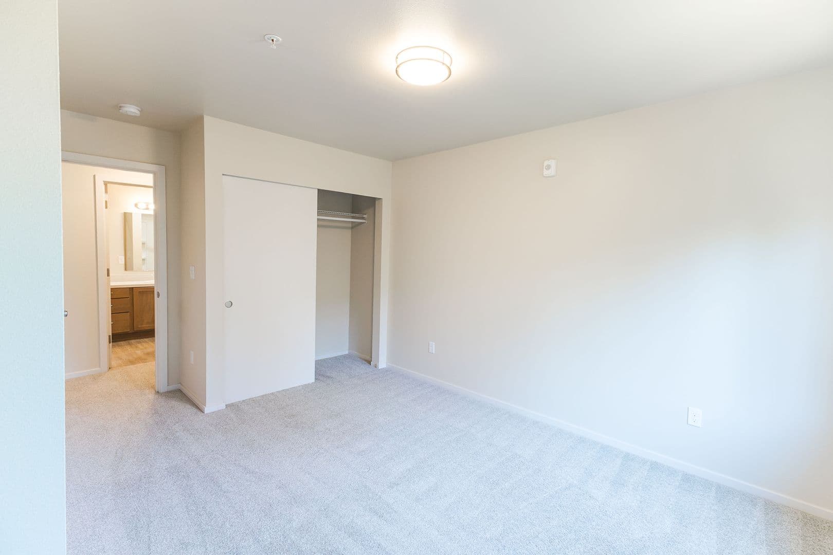 Kent Apartment: 4821 S. Kent Des Moines Rd