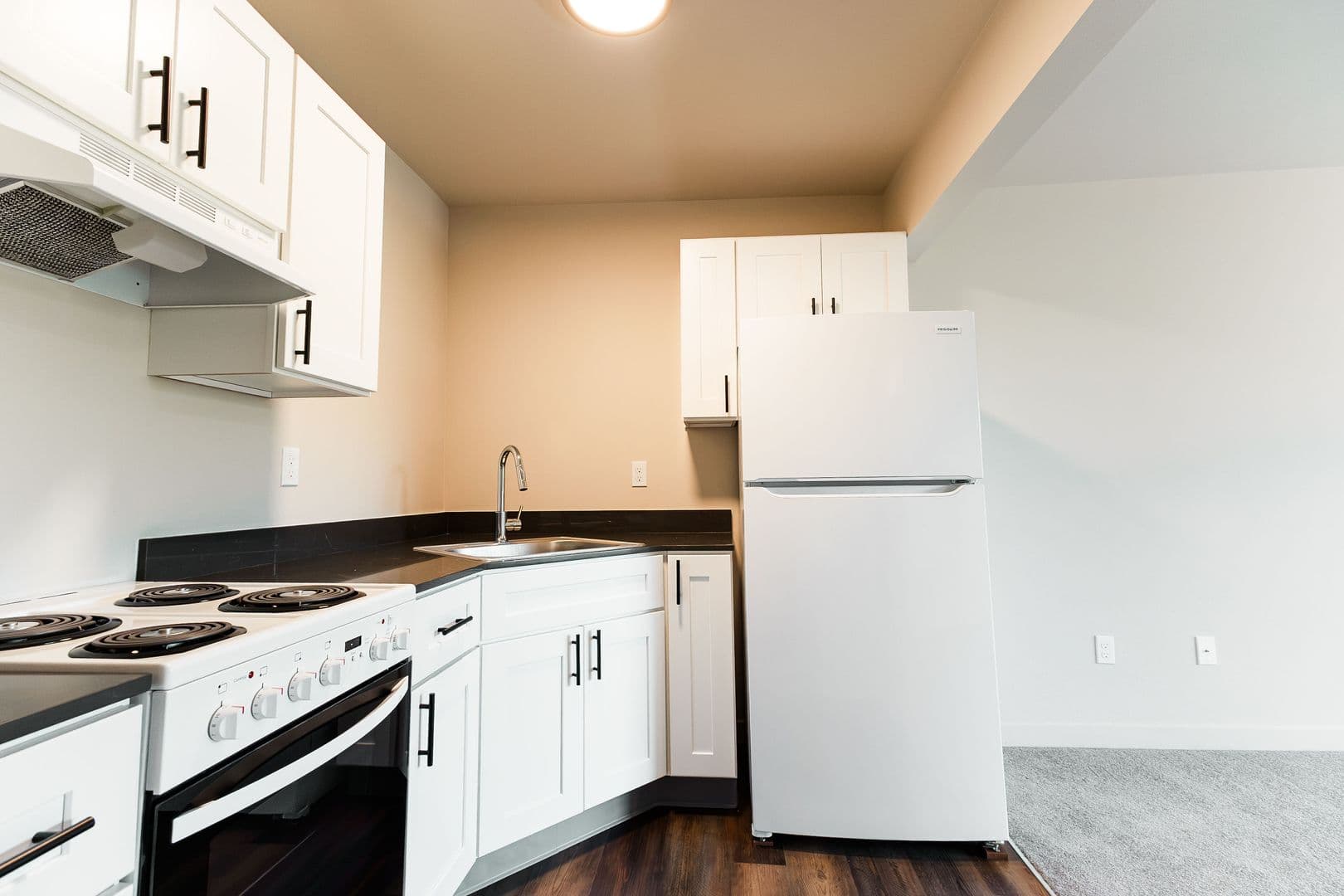 Kent Apartment: 4821 S. Kent Des Moines Rd