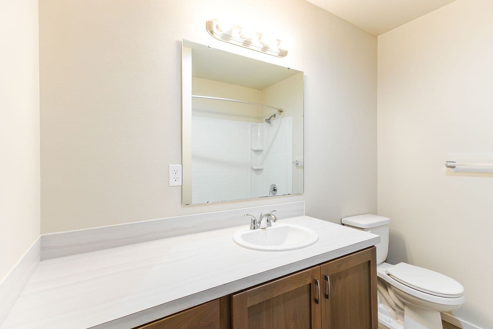 Kent Apartment: 4821 S. Kent Des Moines Rd